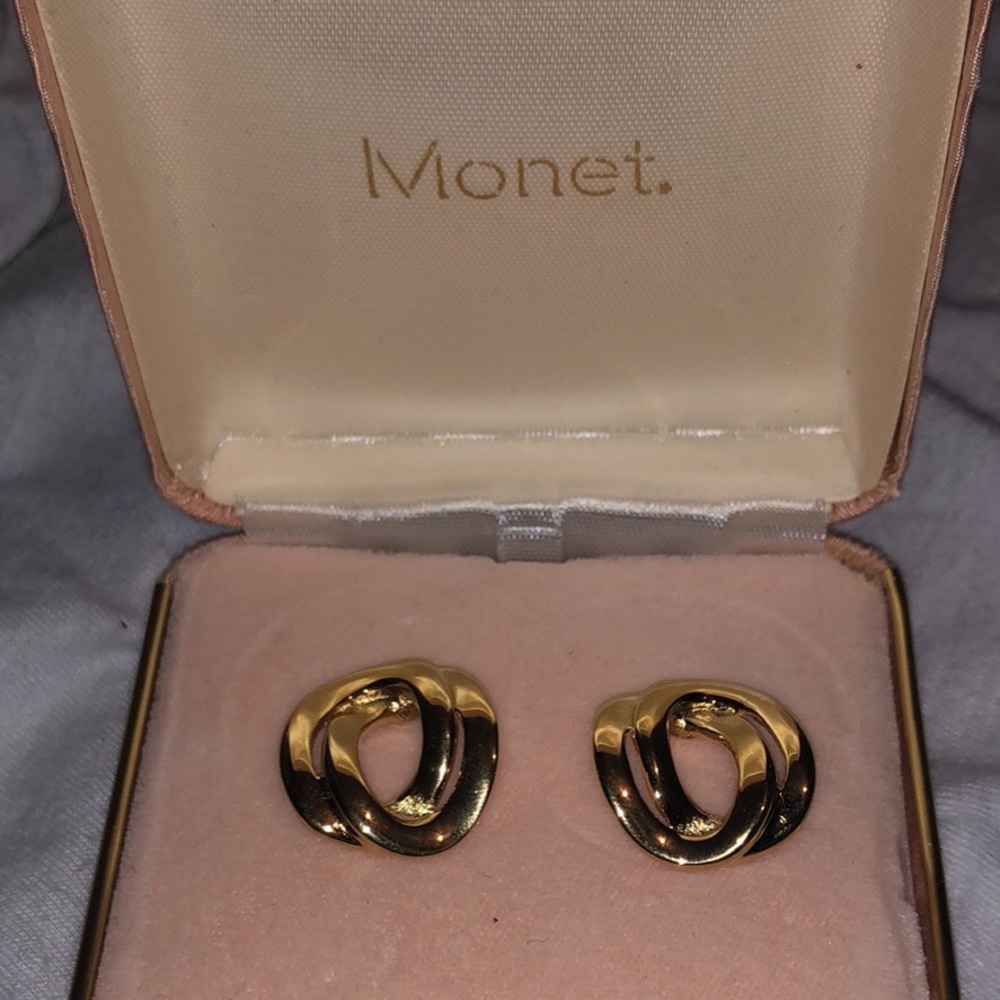 MONET Studs
